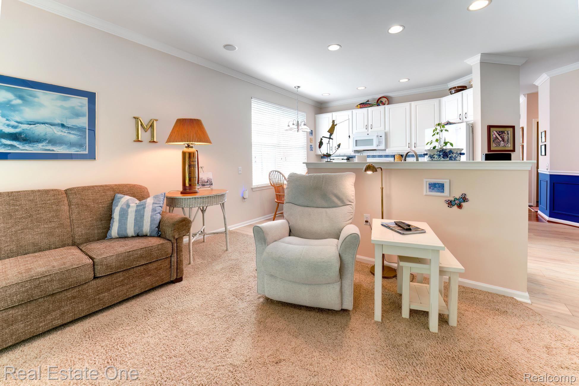 3716 CRESTWOOD DR