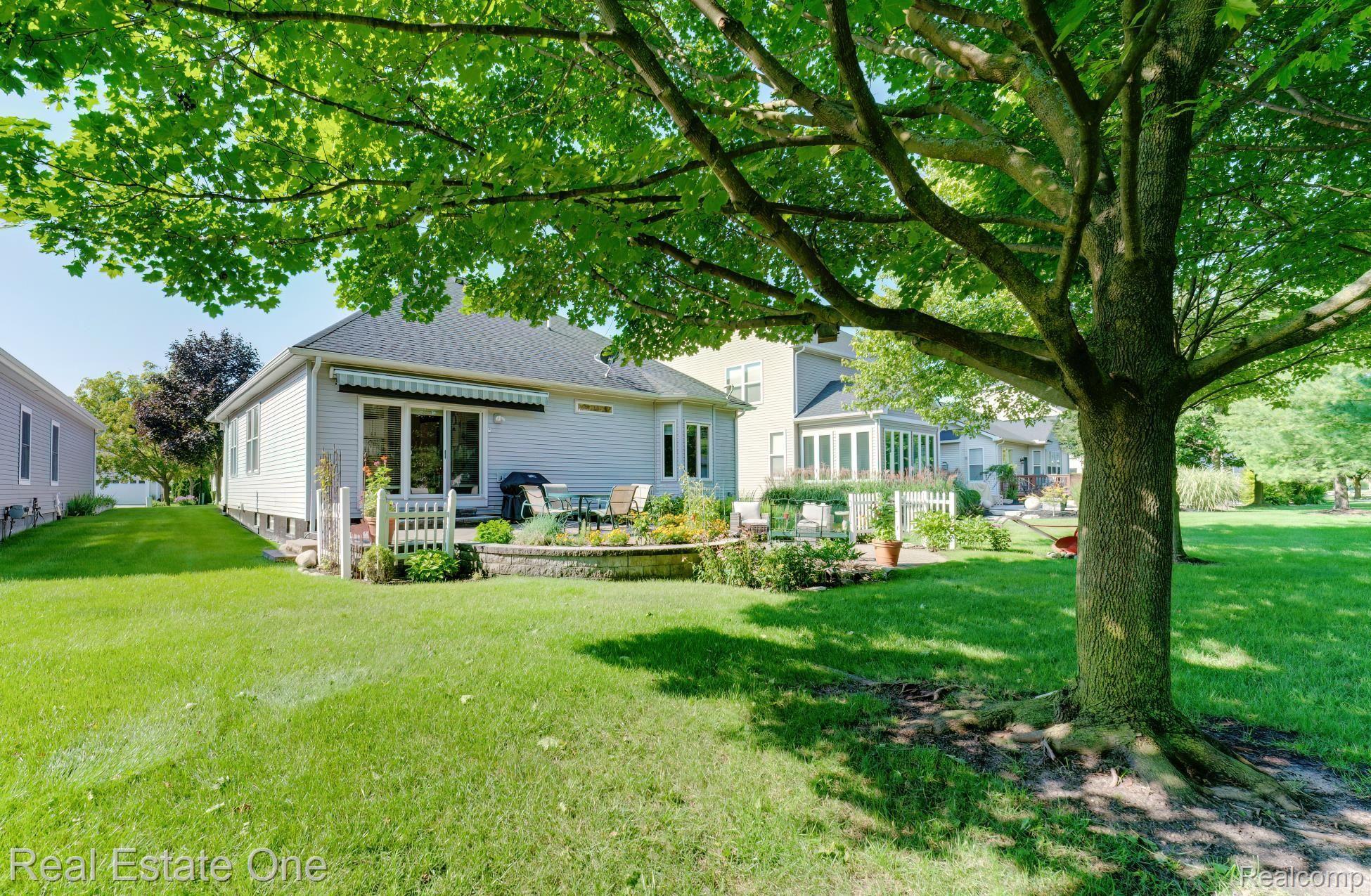3716 CRESTWOOD DR