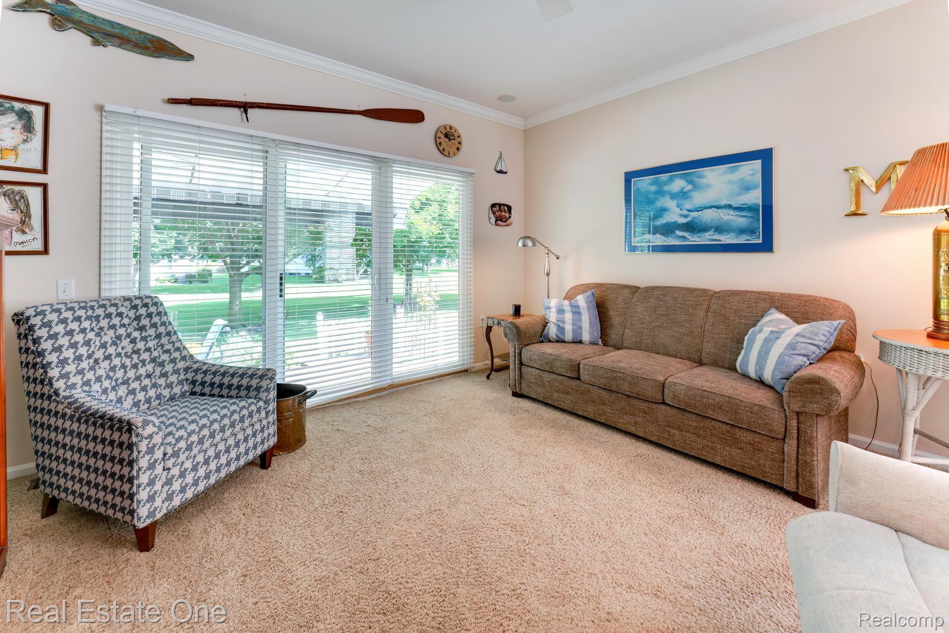3716 CRESTWOOD DR