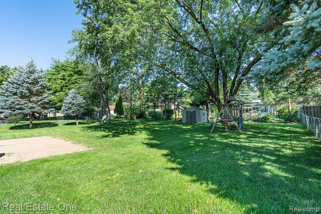8090 Kenwick DR