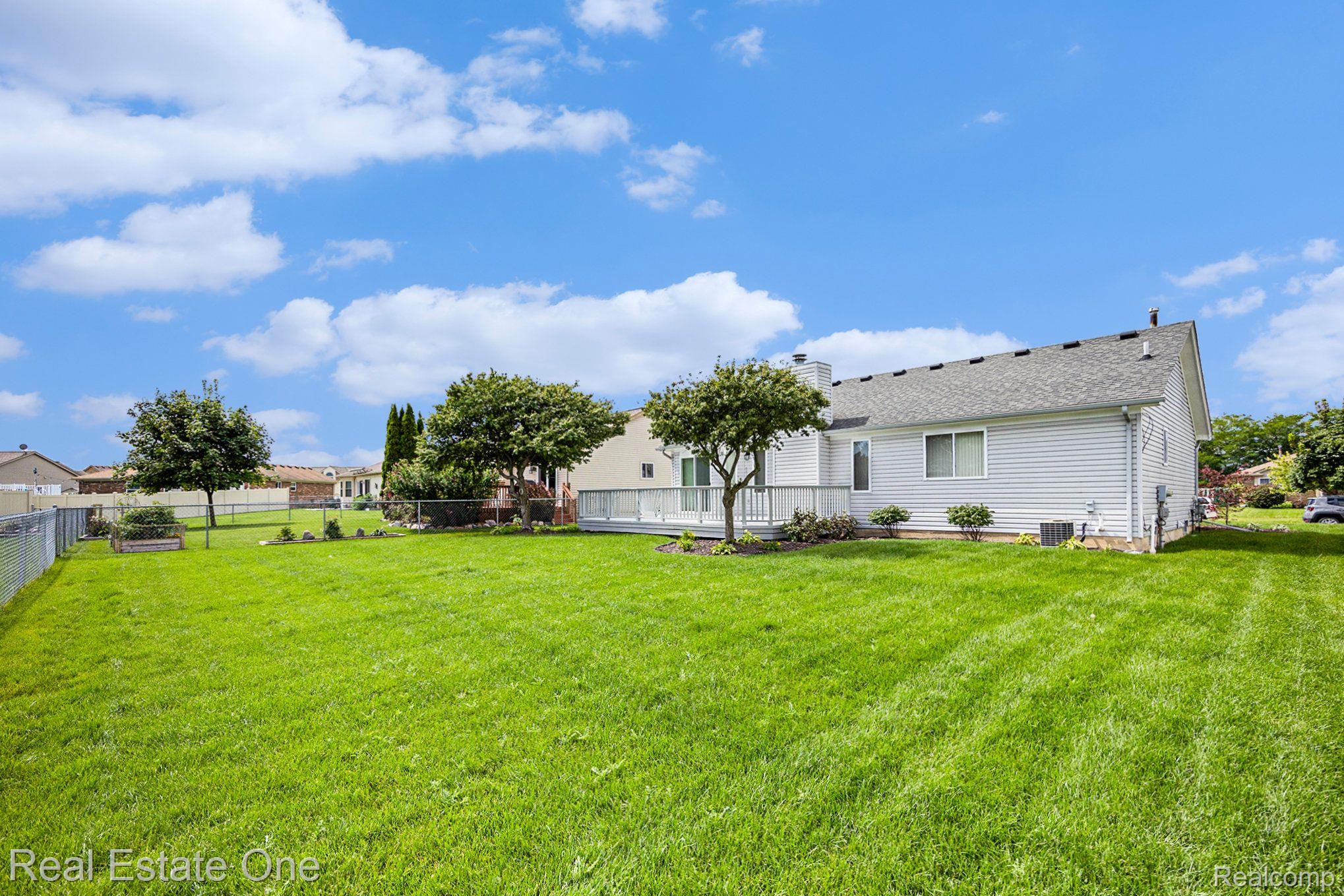 53052 PINE CREEK DR