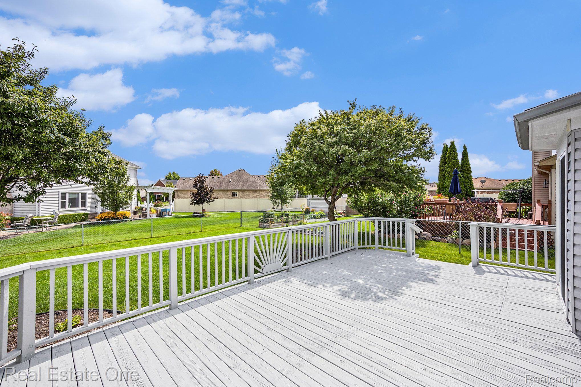 53052 PINE CREEK DR