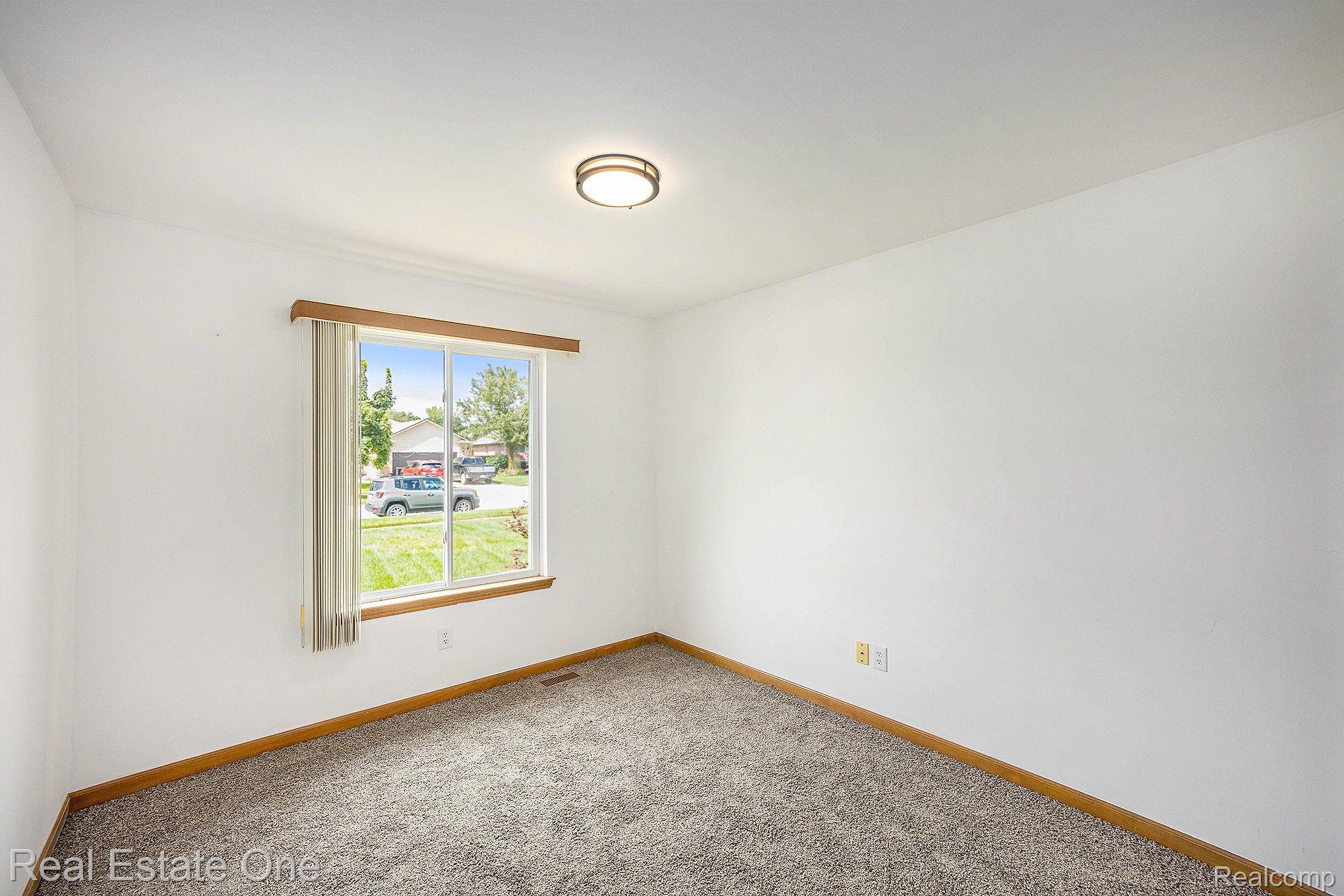 53052 PINE CREEK DR