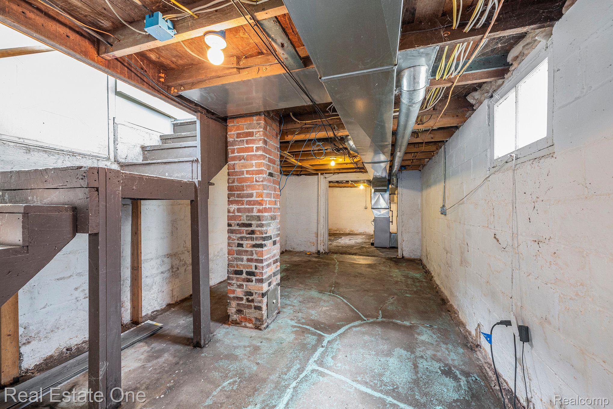 158 CLINTON ST