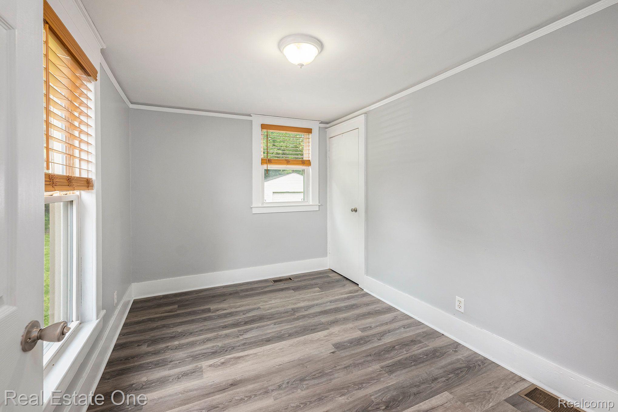 158 CLINTON ST