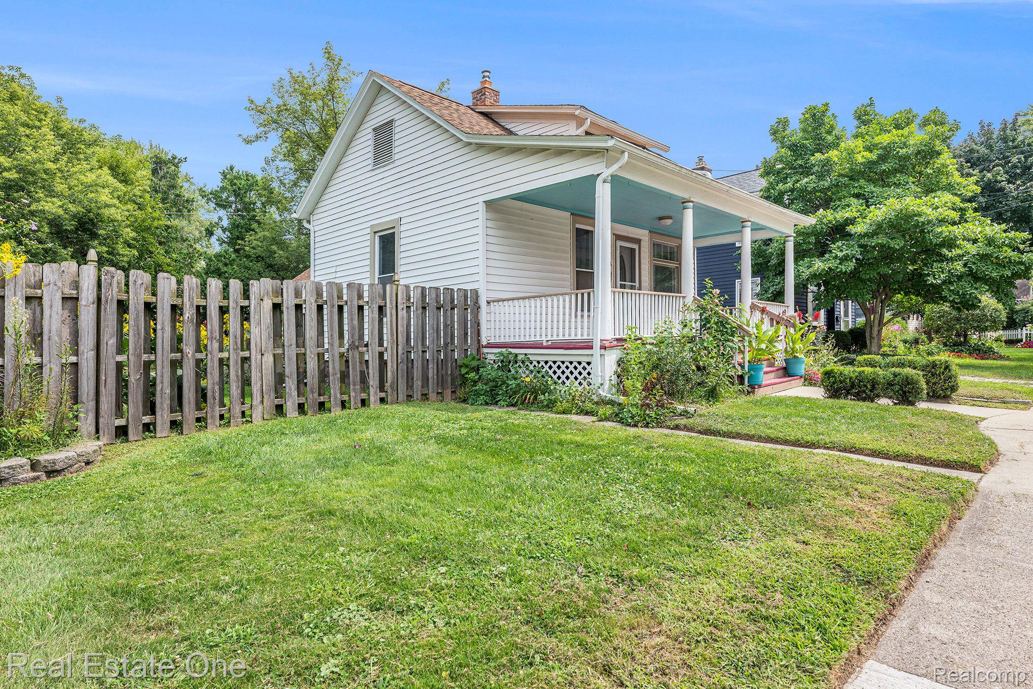 158 CLINTON ST