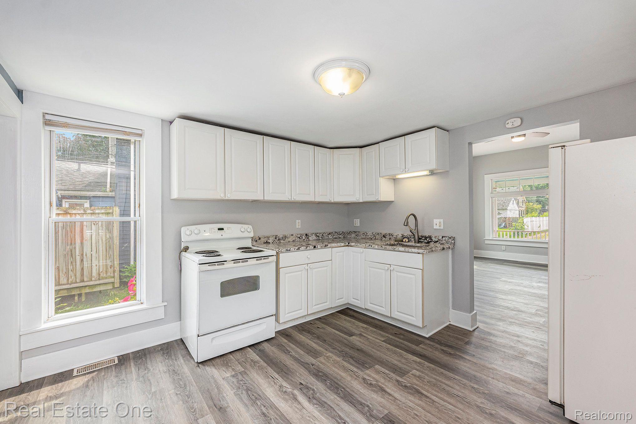 158 CLINTON ST