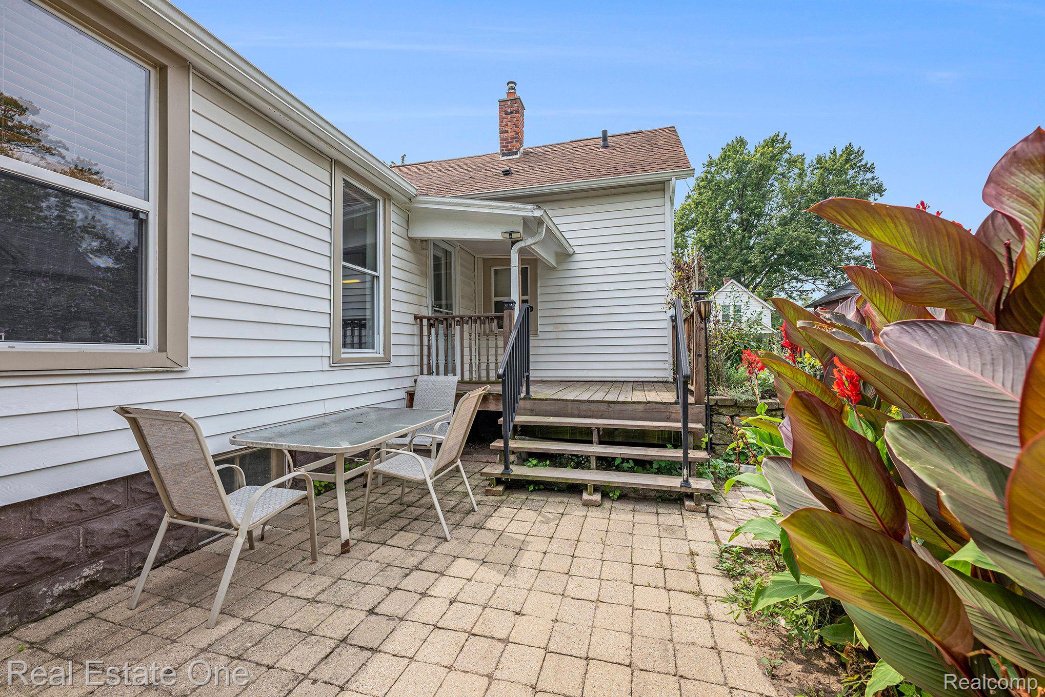 158 CLINTON ST