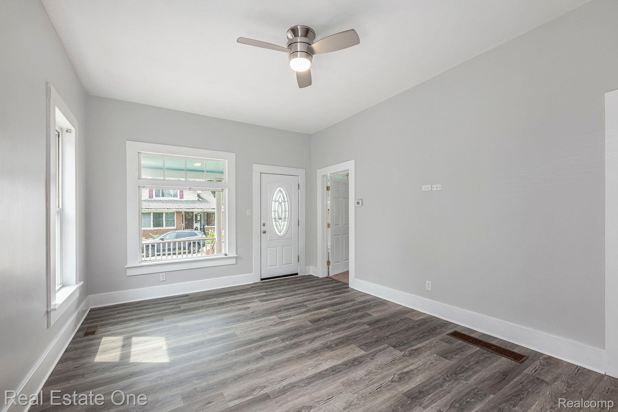 158 CLINTON ST