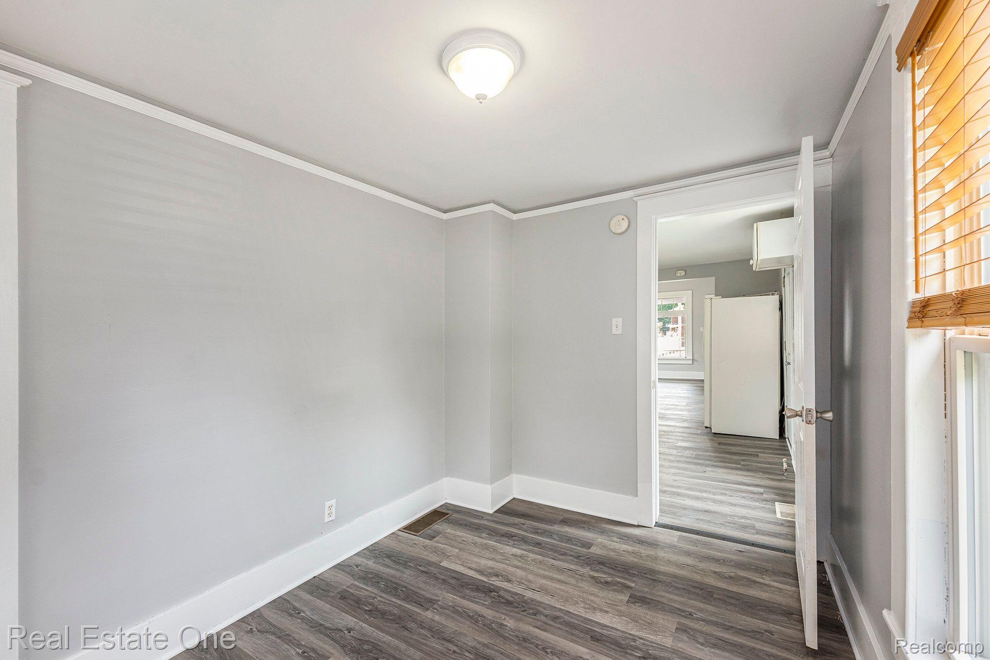 158 CLINTON ST