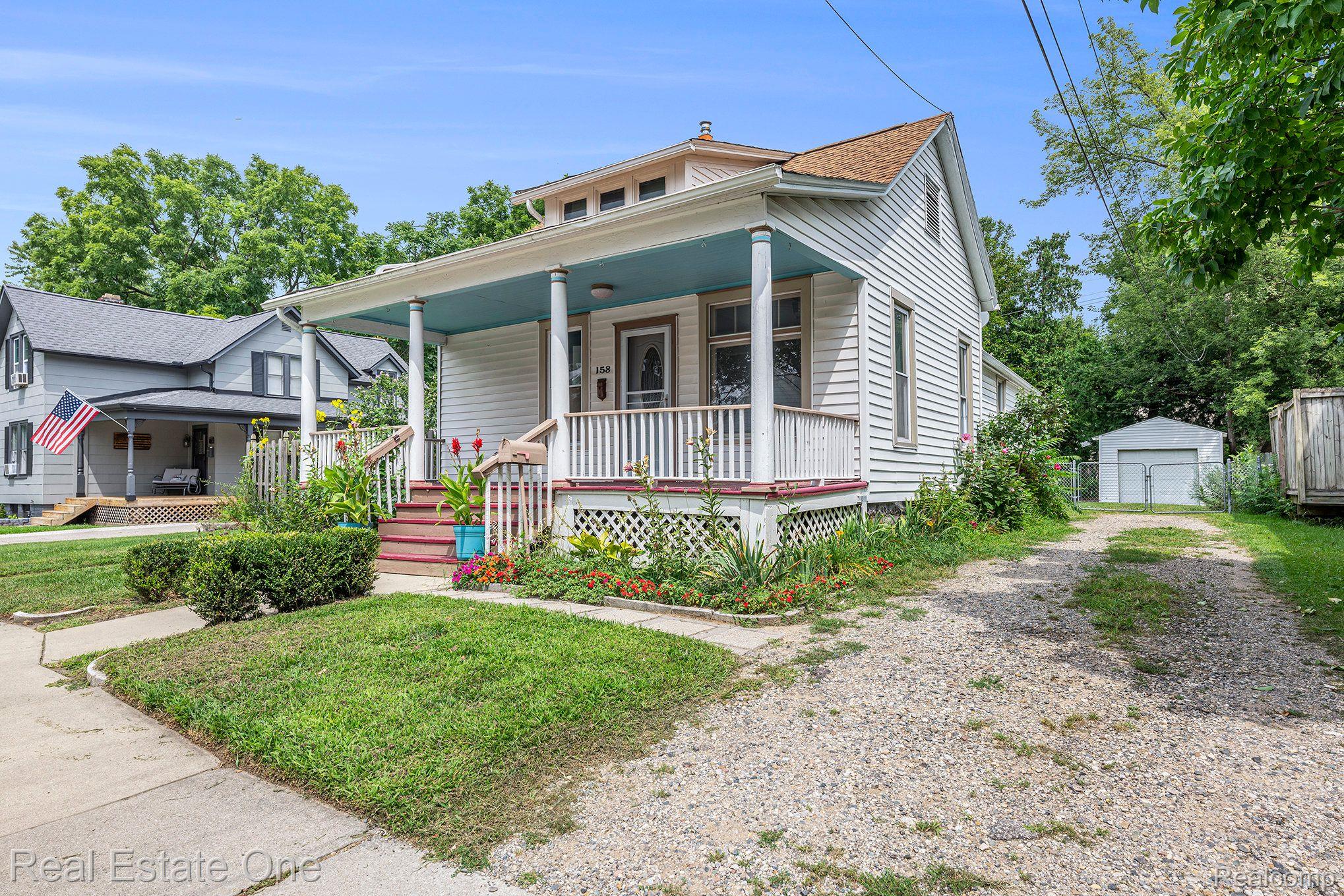 158 CLINTON ST
