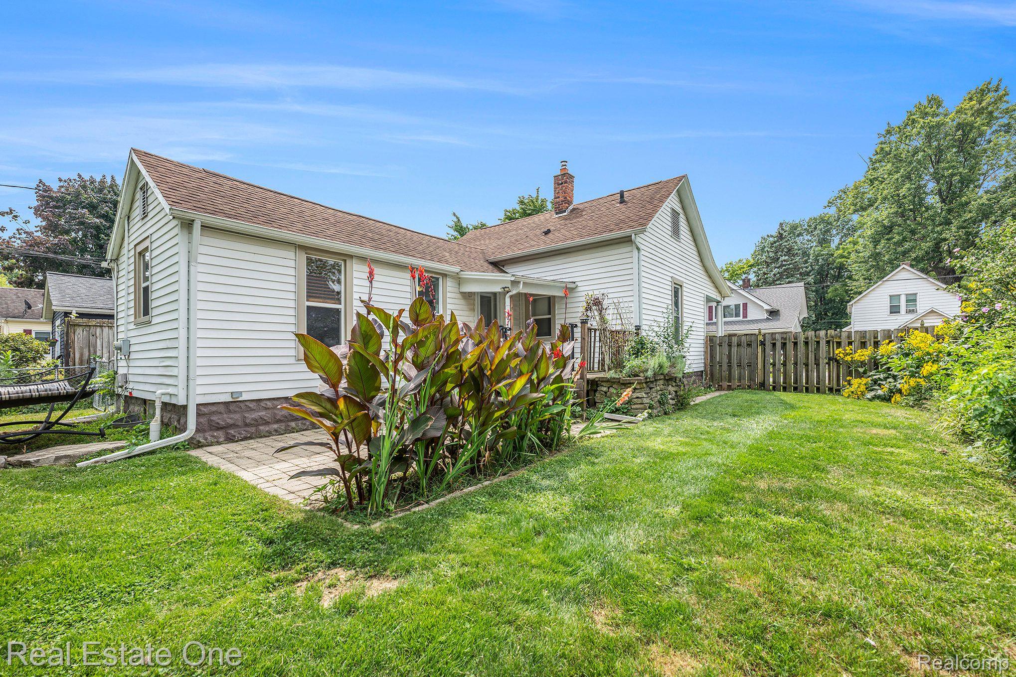 158 CLINTON ST