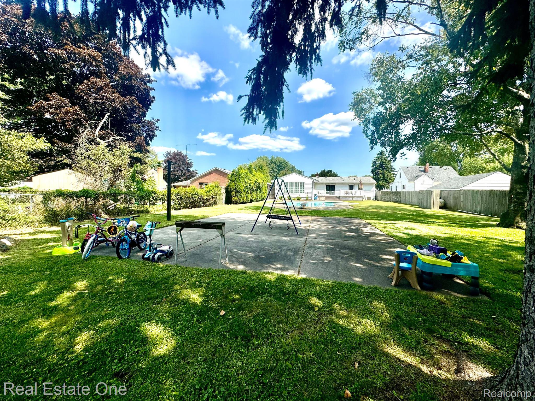 27273 MILTON AVE