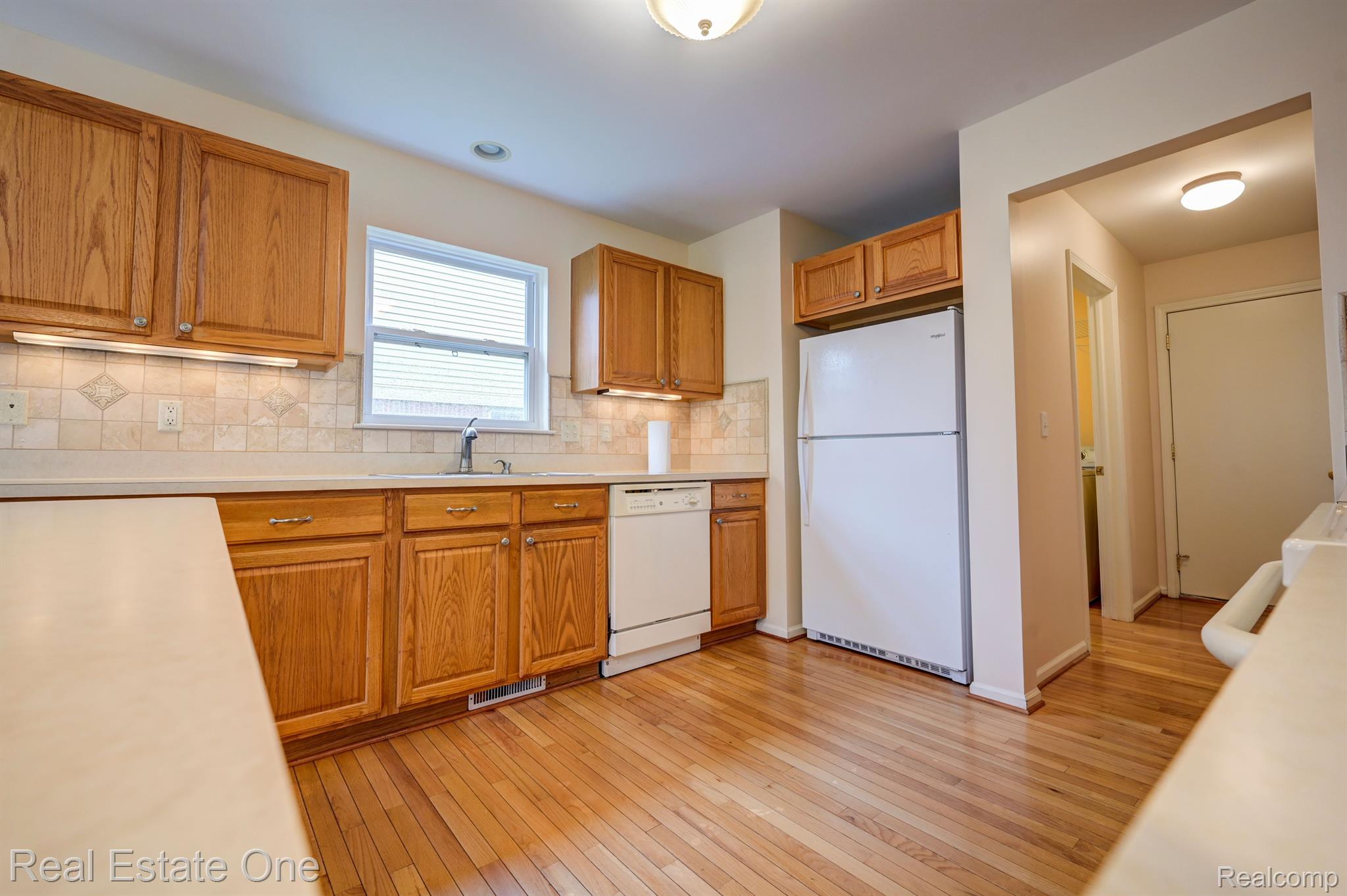 3594 LEXINGTON DR