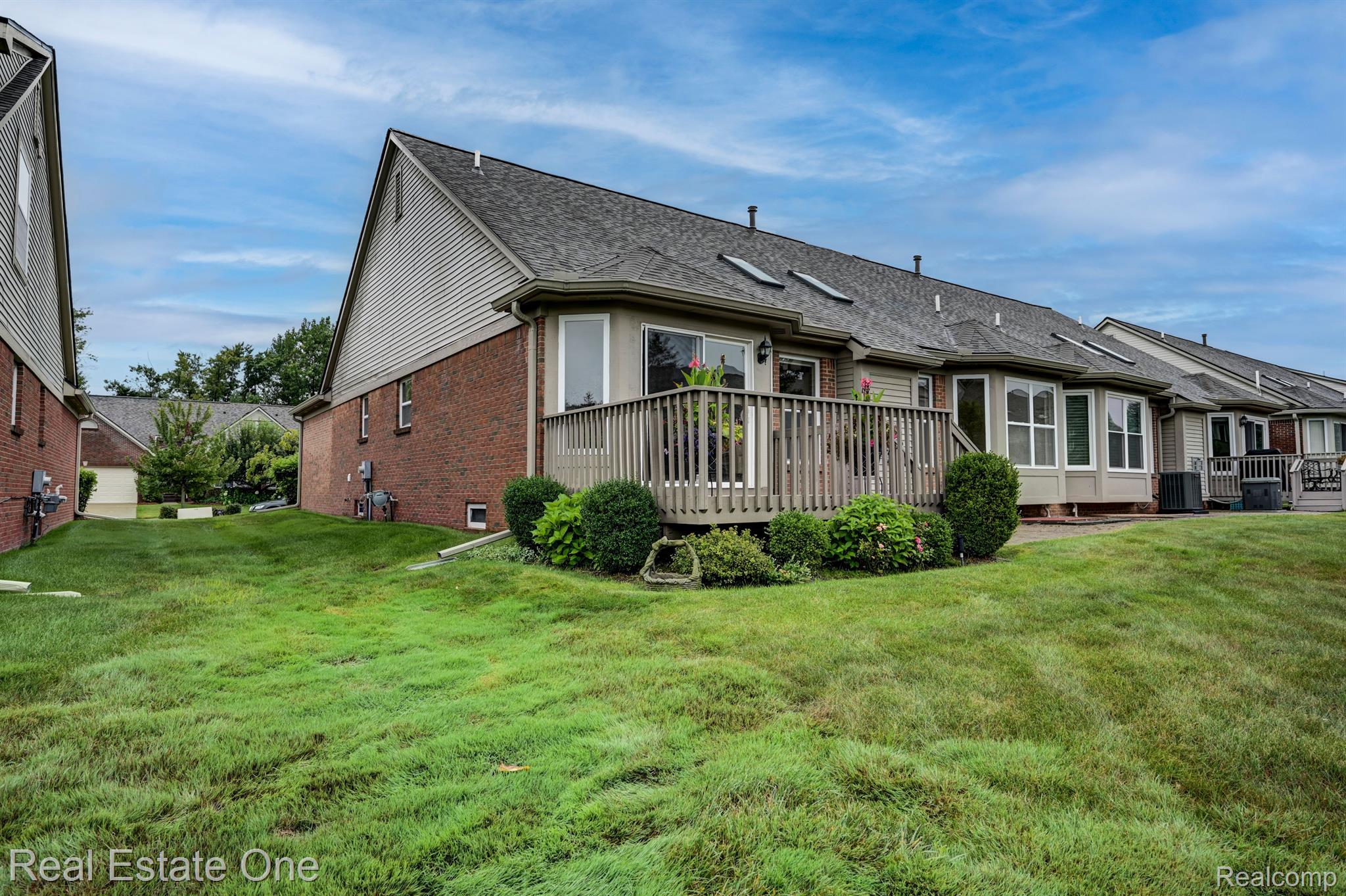 3594 LEXINGTON DR