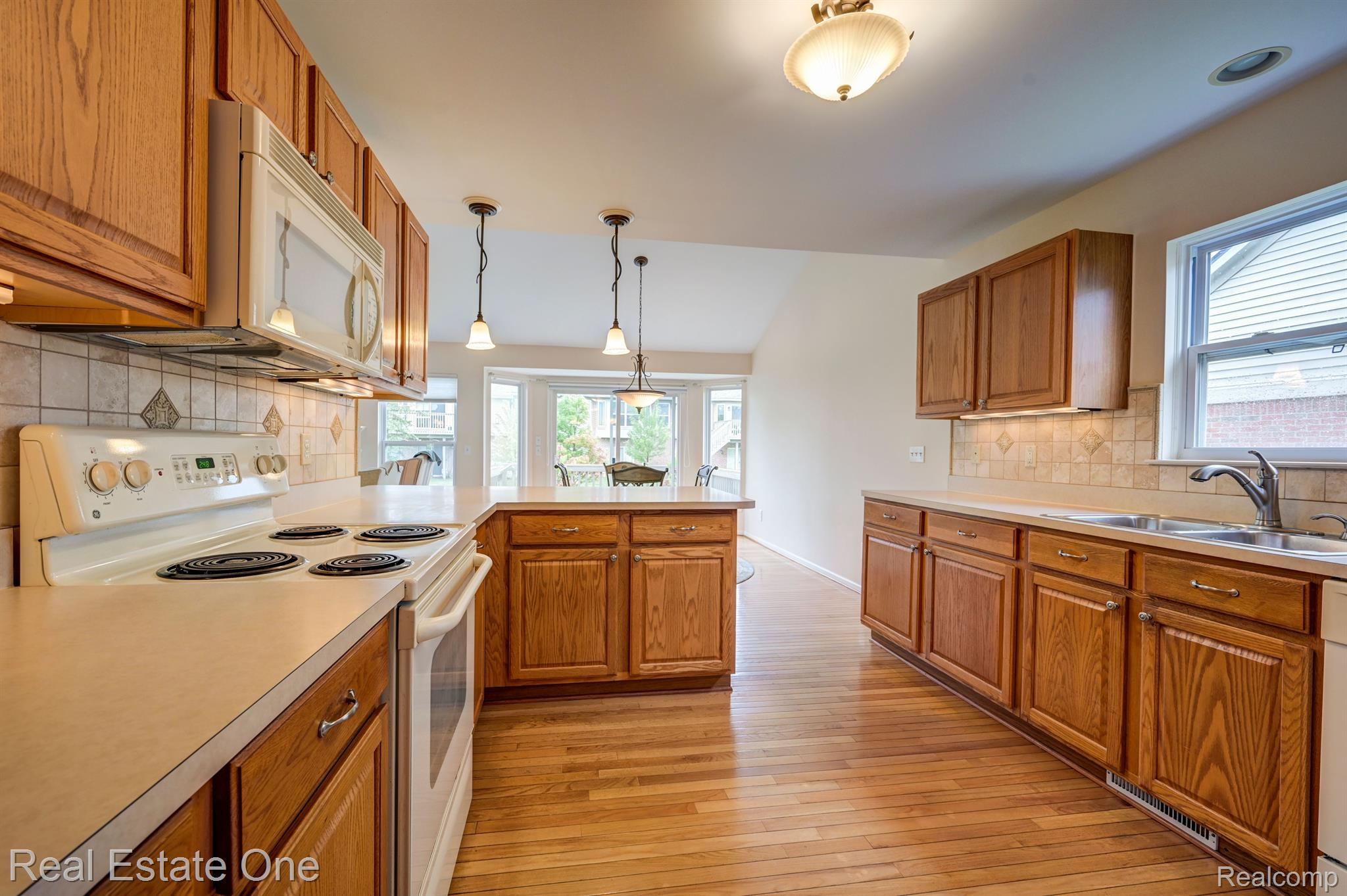 3594 LEXINGTON DR