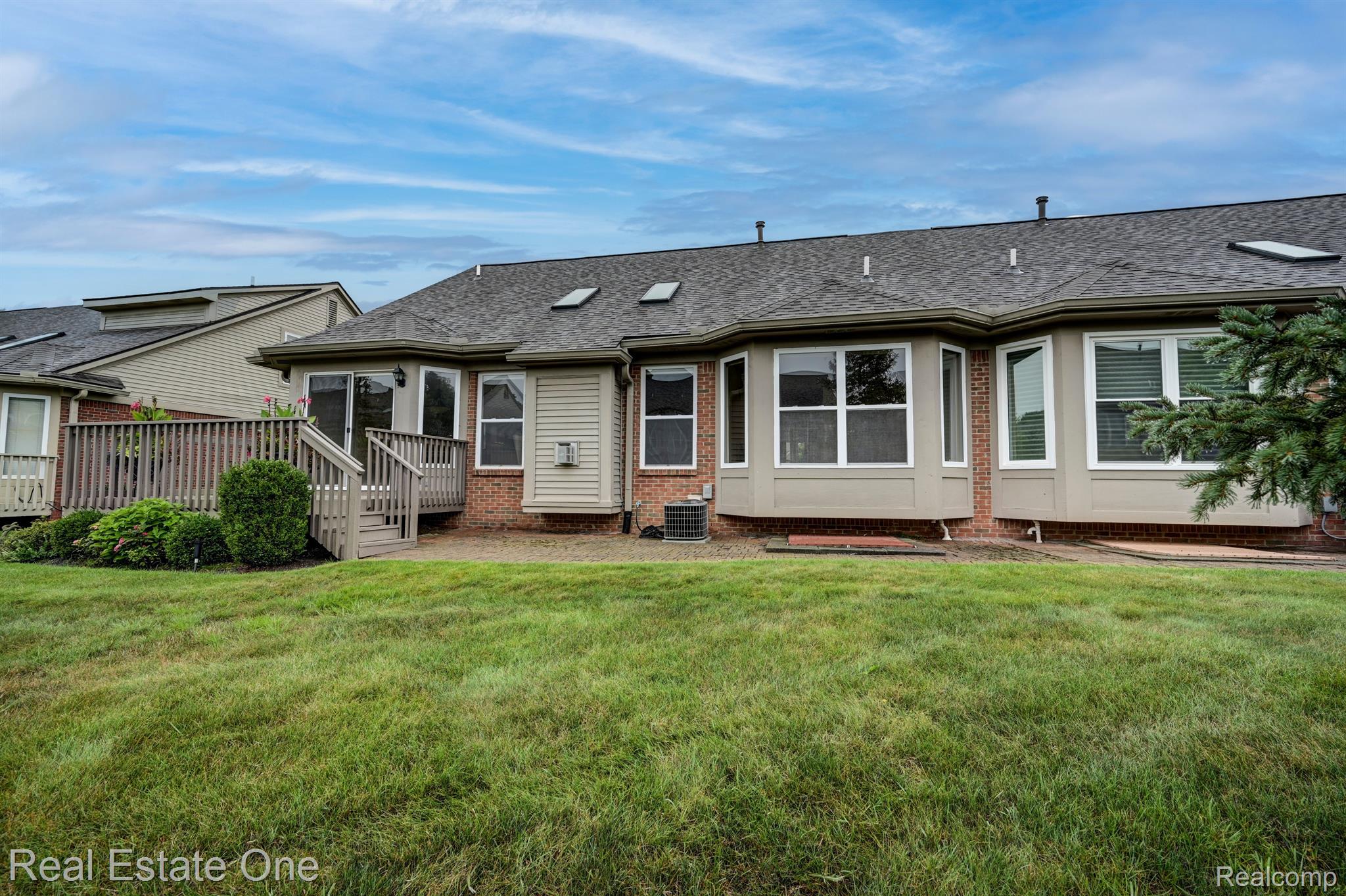 3594 LEXINGTON DR