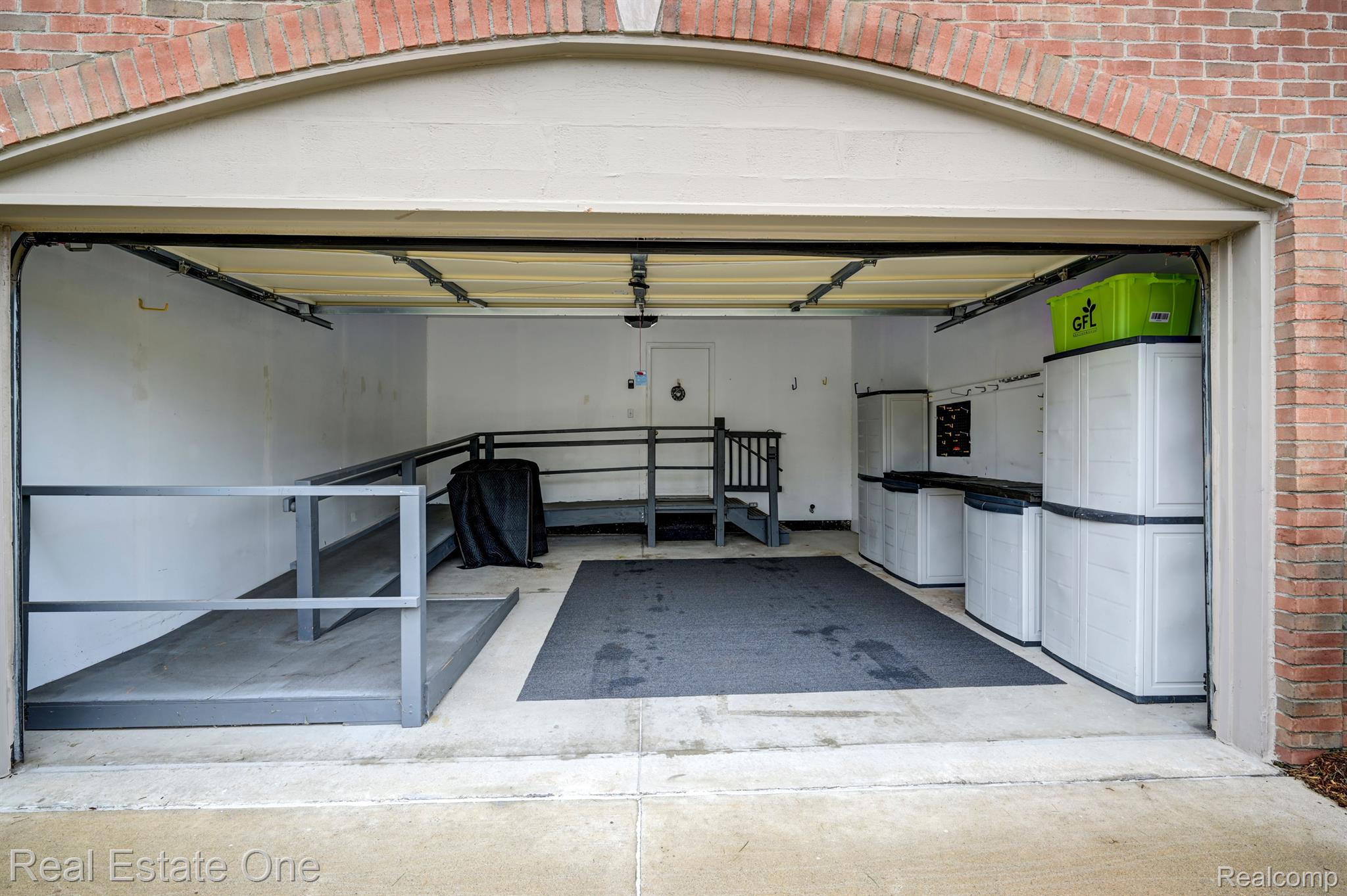 3594 LEXINGTON DR