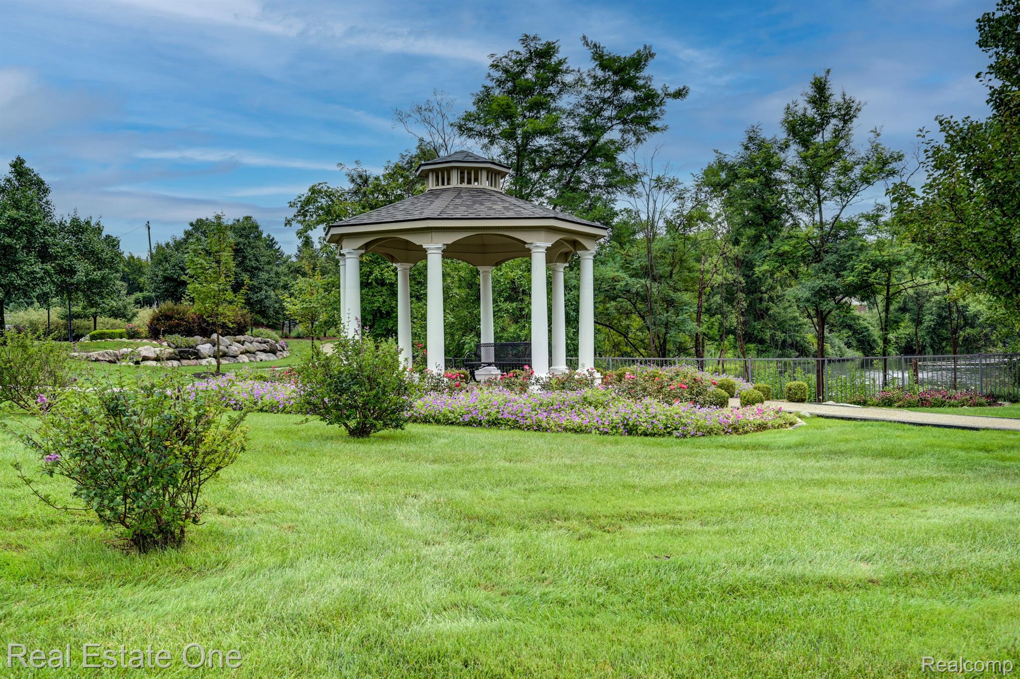 3594 LEXINGTON DR