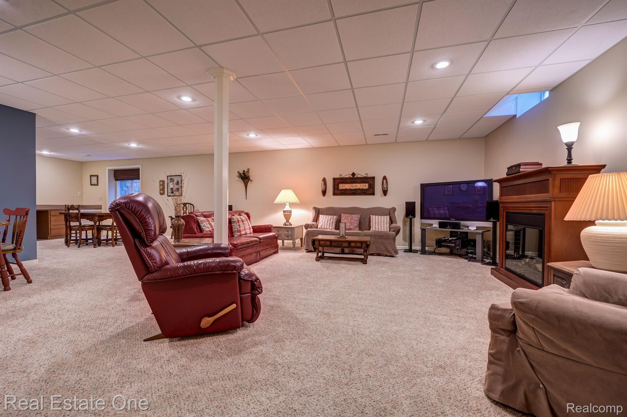 3594 LEXINGTON DR