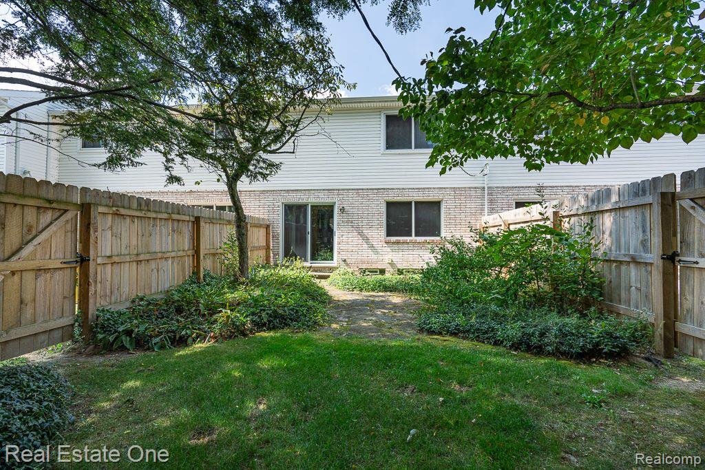 169 MANOR WAY