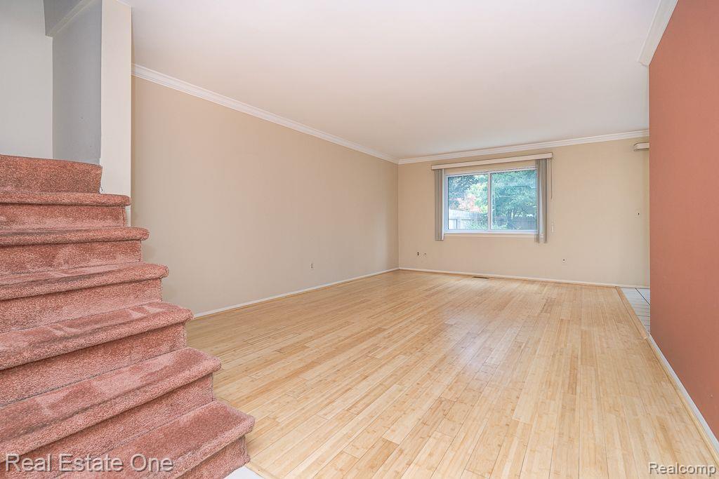 169 MANOR WAY