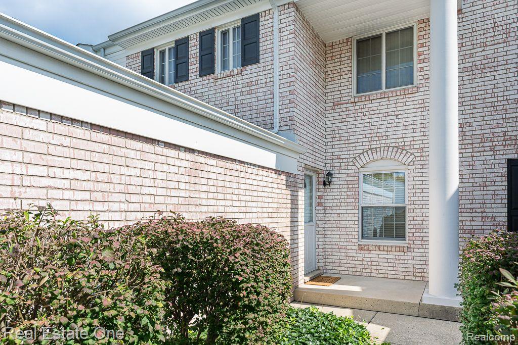 169 MANOR WAY