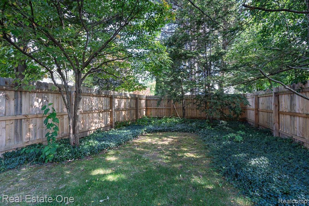 169 MANOR WAY