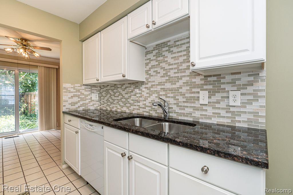 169 MANOR WAY