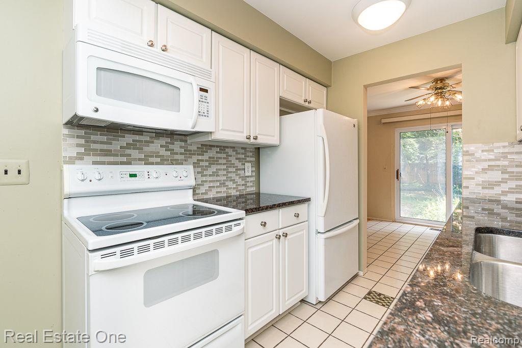 169 MANOR WAY
