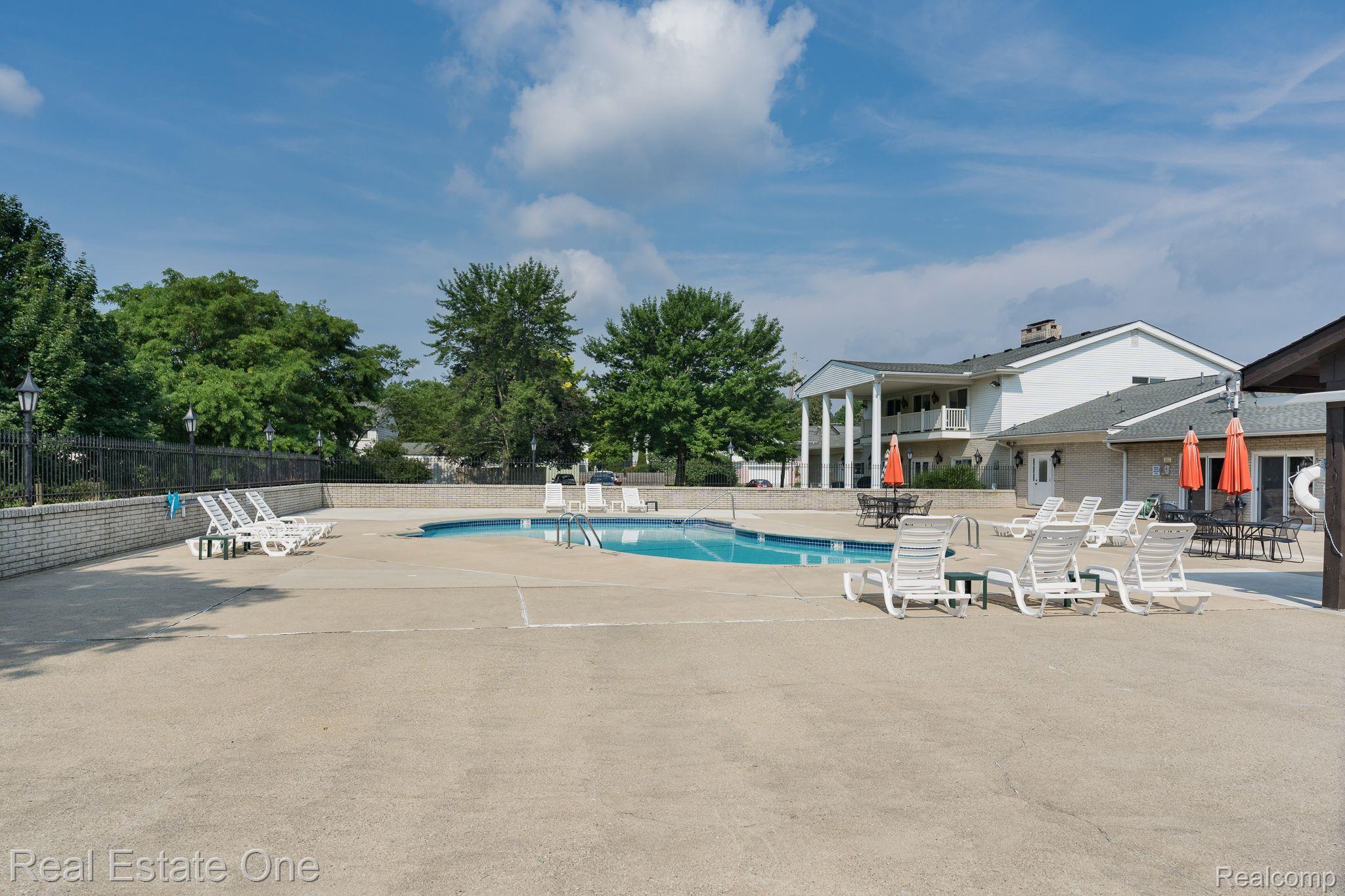 169 MANOR WAY