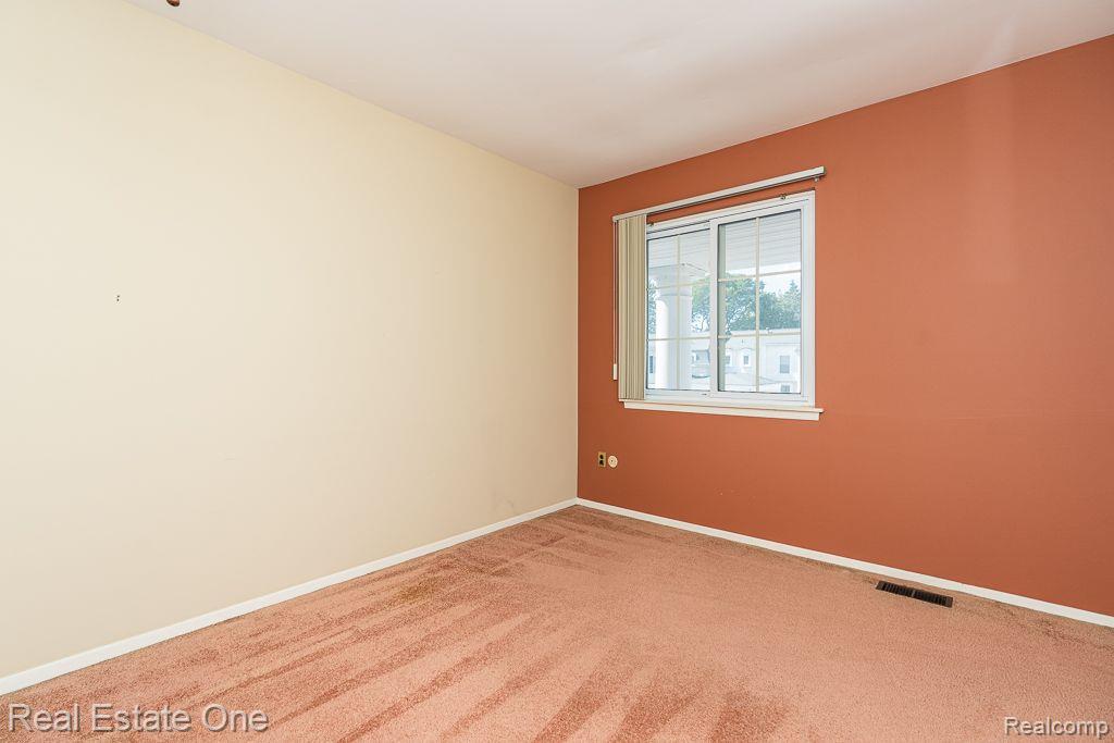 169 MANOR WAY