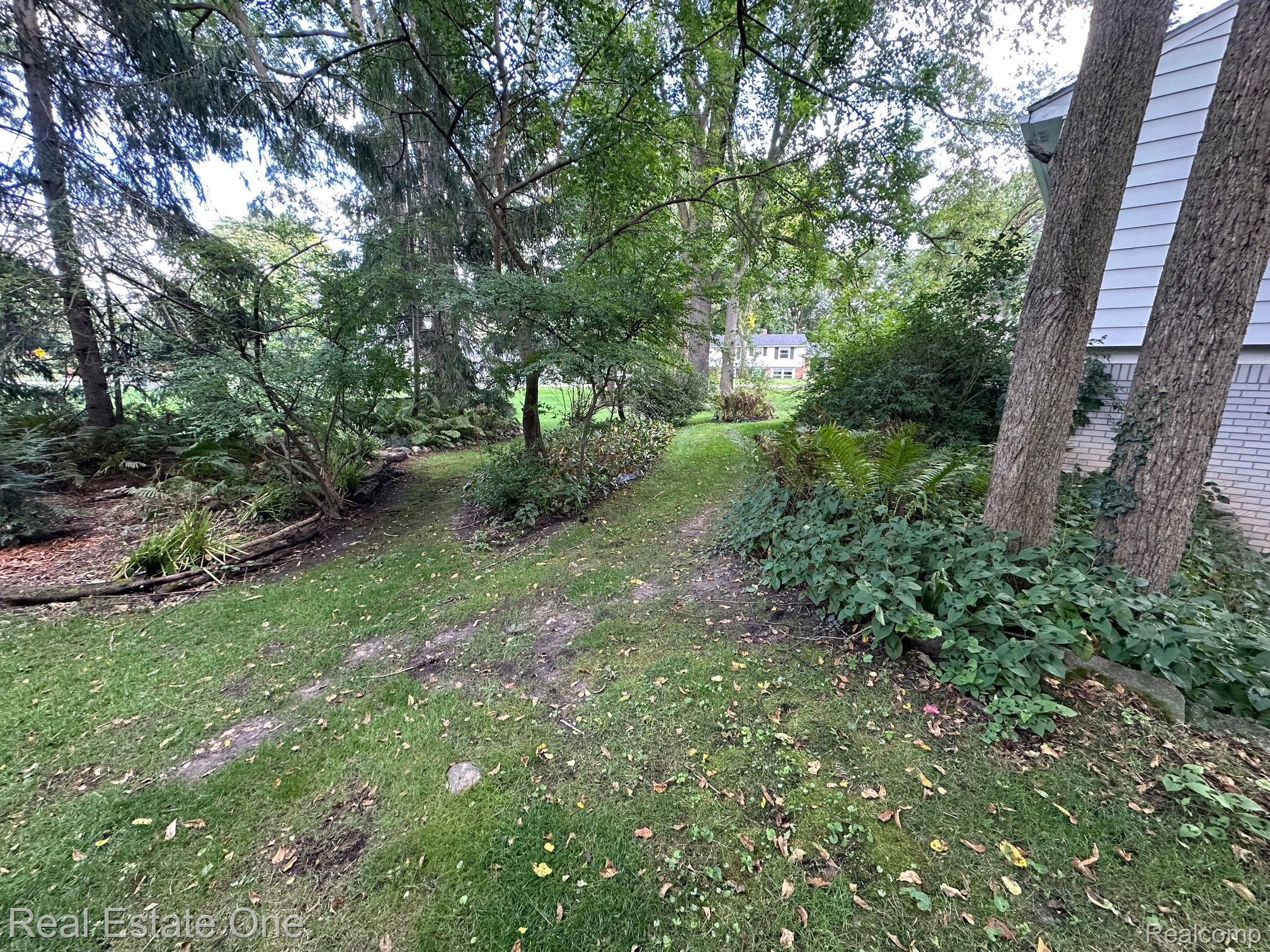 5753 THORNY ASH RD