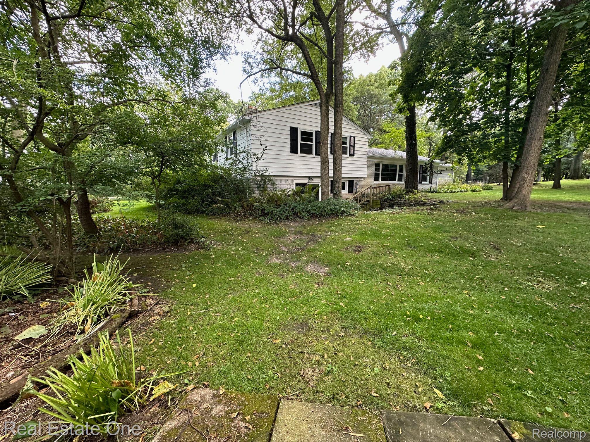 5753 THORNY ASH RD