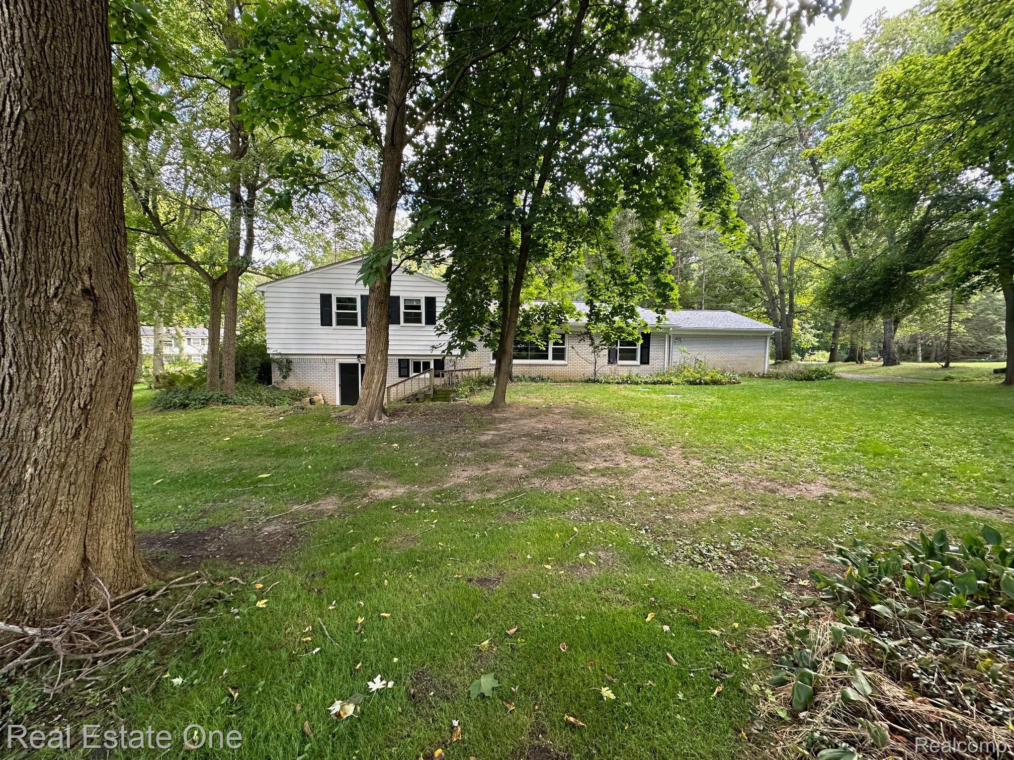 5753 THORNY ASH RD