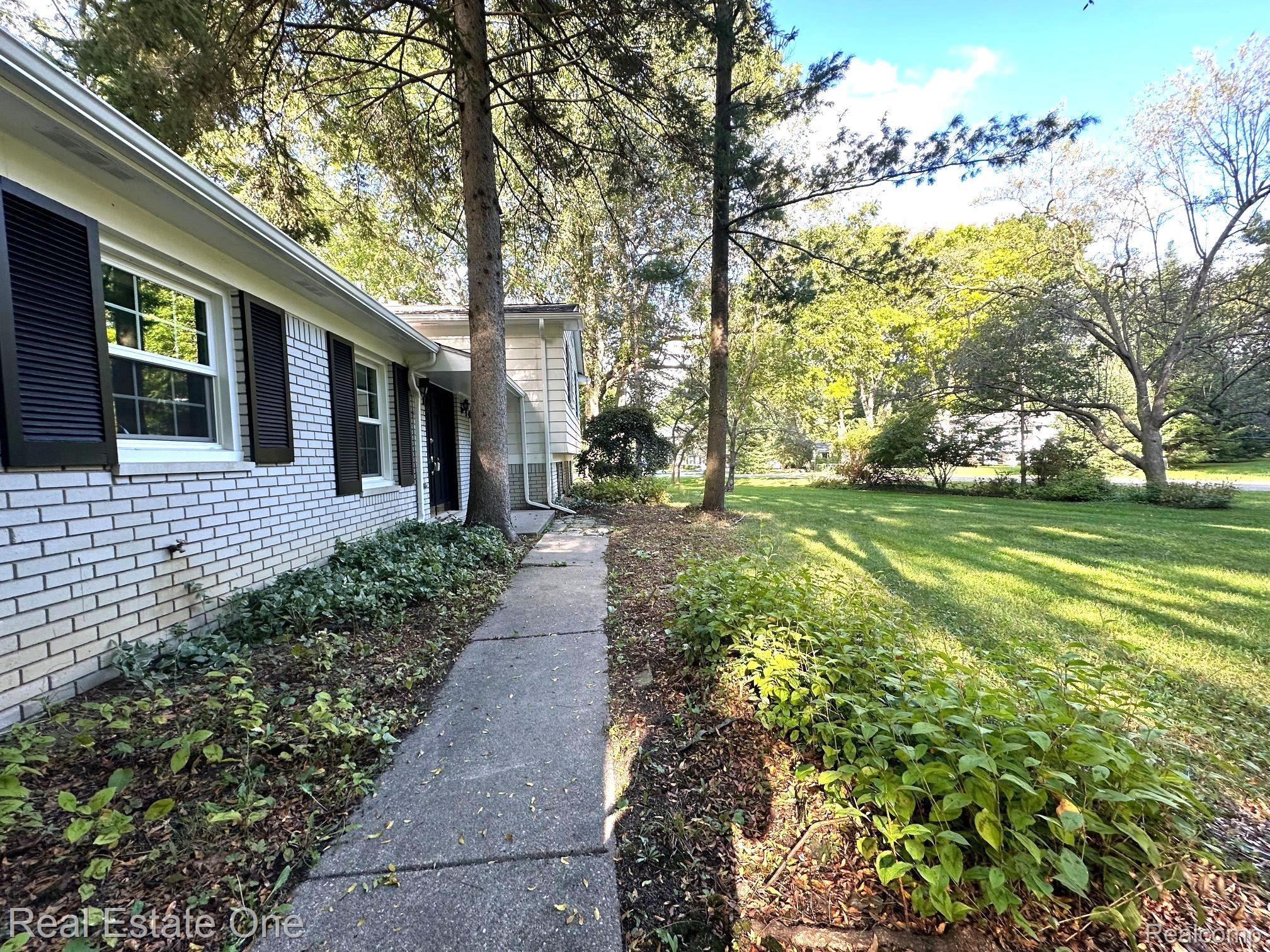 5753 THORNY ASH RD