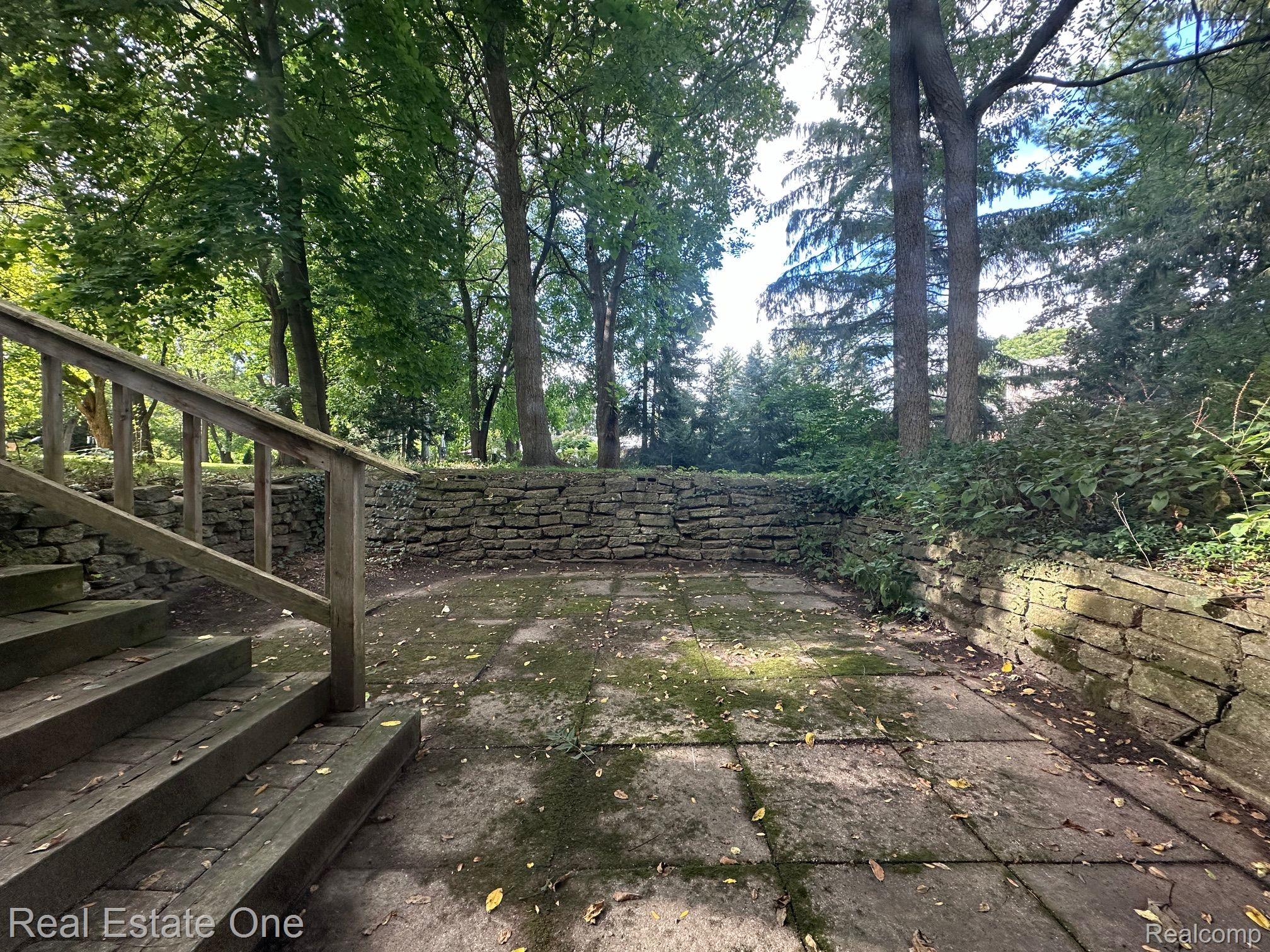 5753 THORNY ASH RD