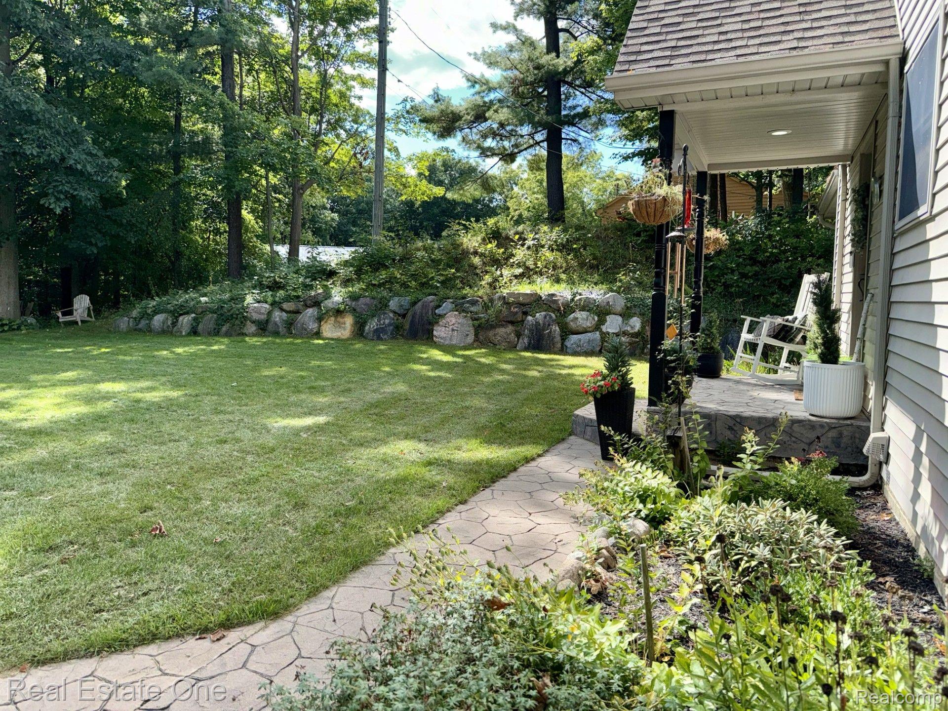 4694 HOWELL RD