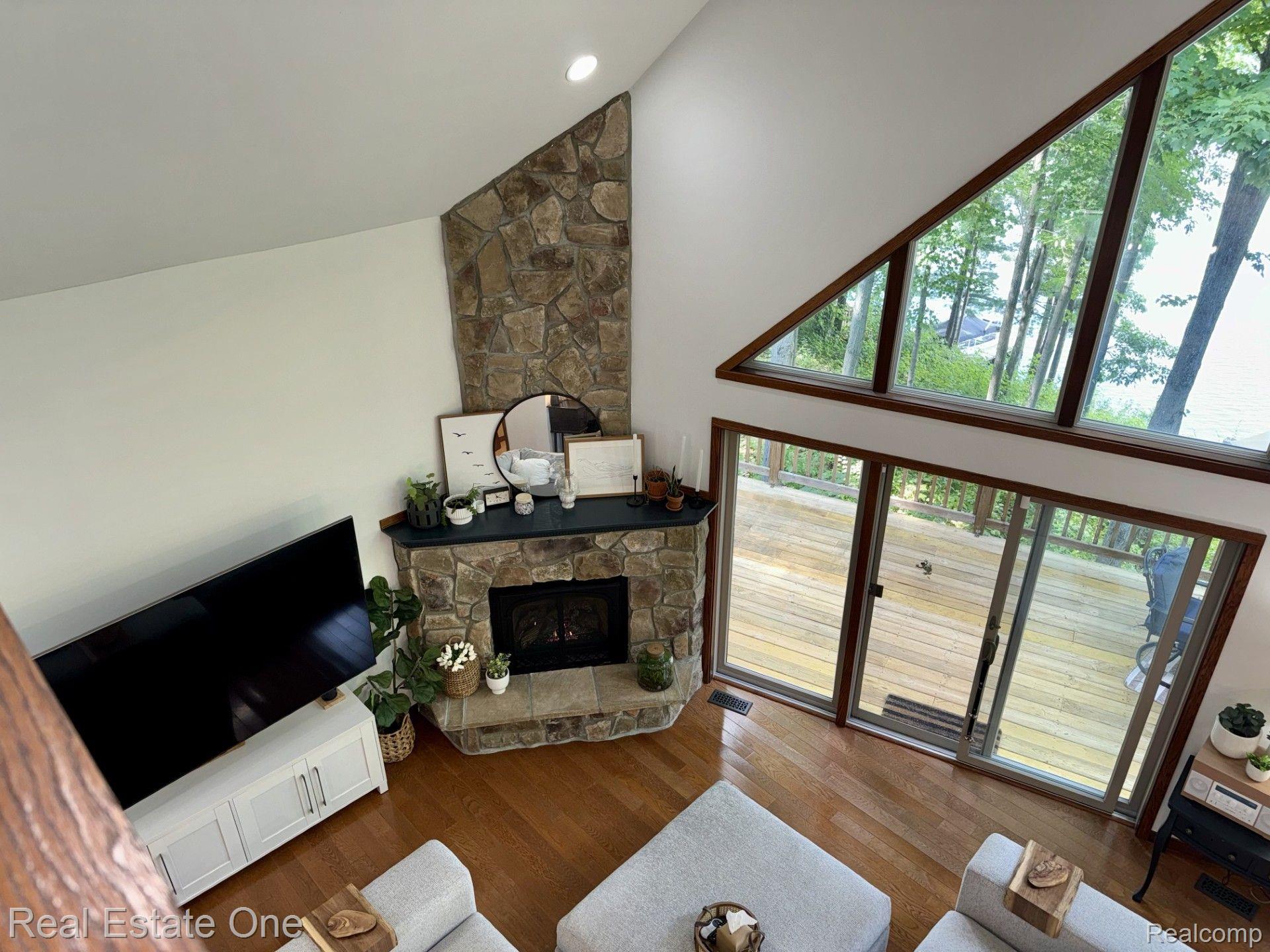 4694 HOWELL RD