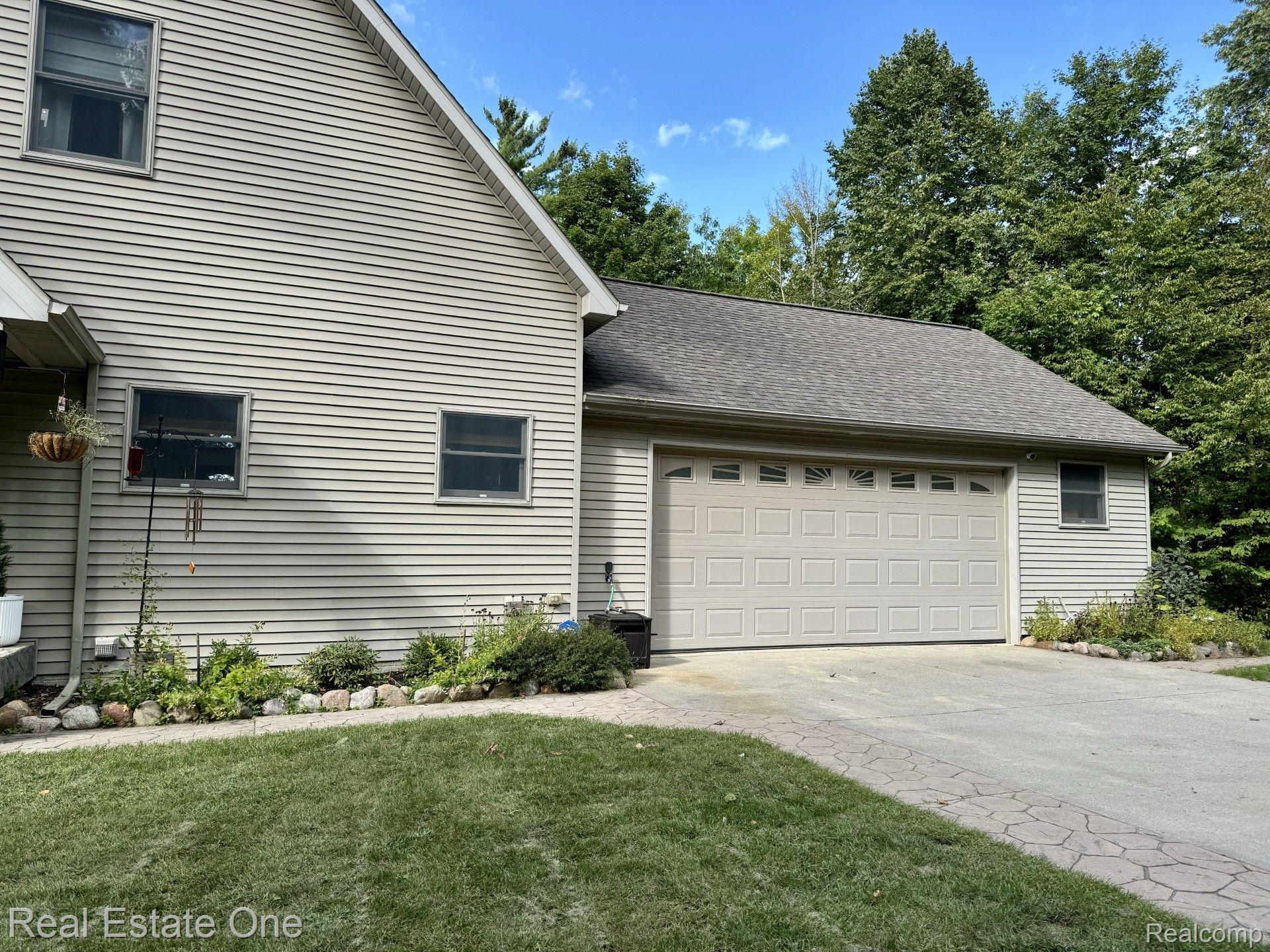 4694 HOWELL RD
