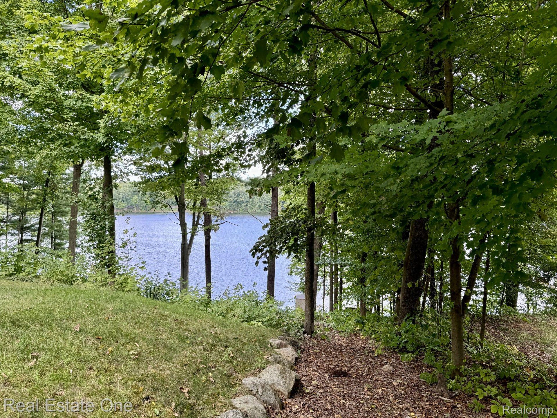 4694 HOWELL RD