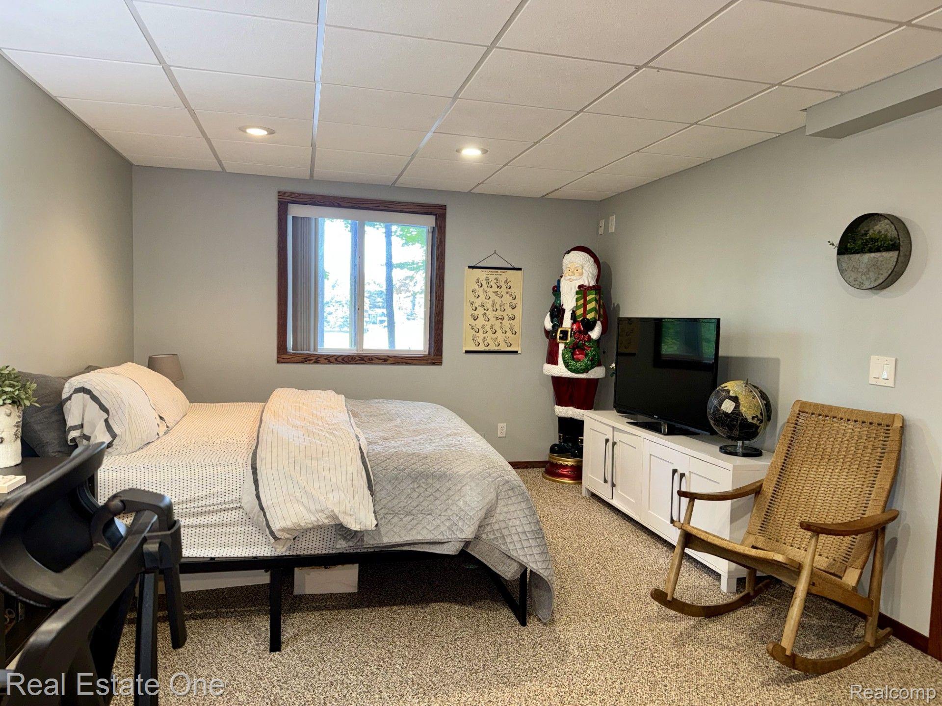 4694 HOWELL RD