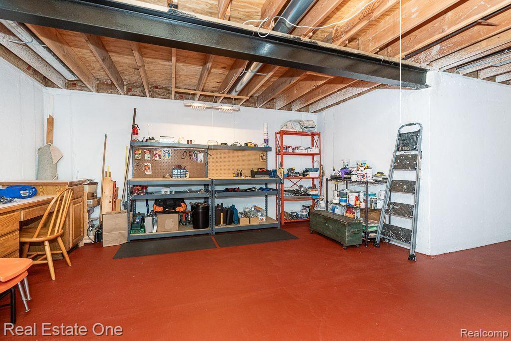 961 HOLLOW CORNERS