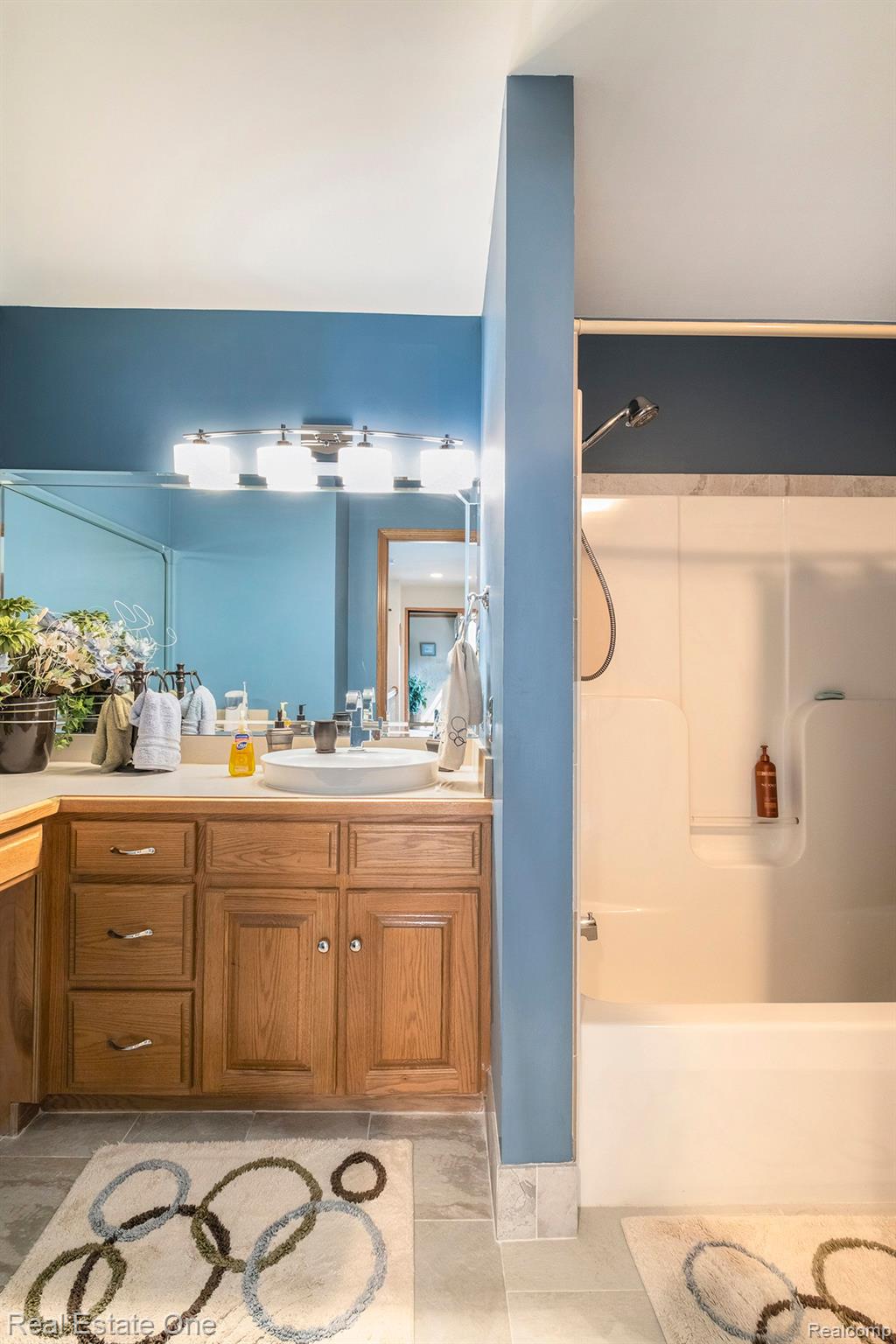 4155 HICKORY HLS