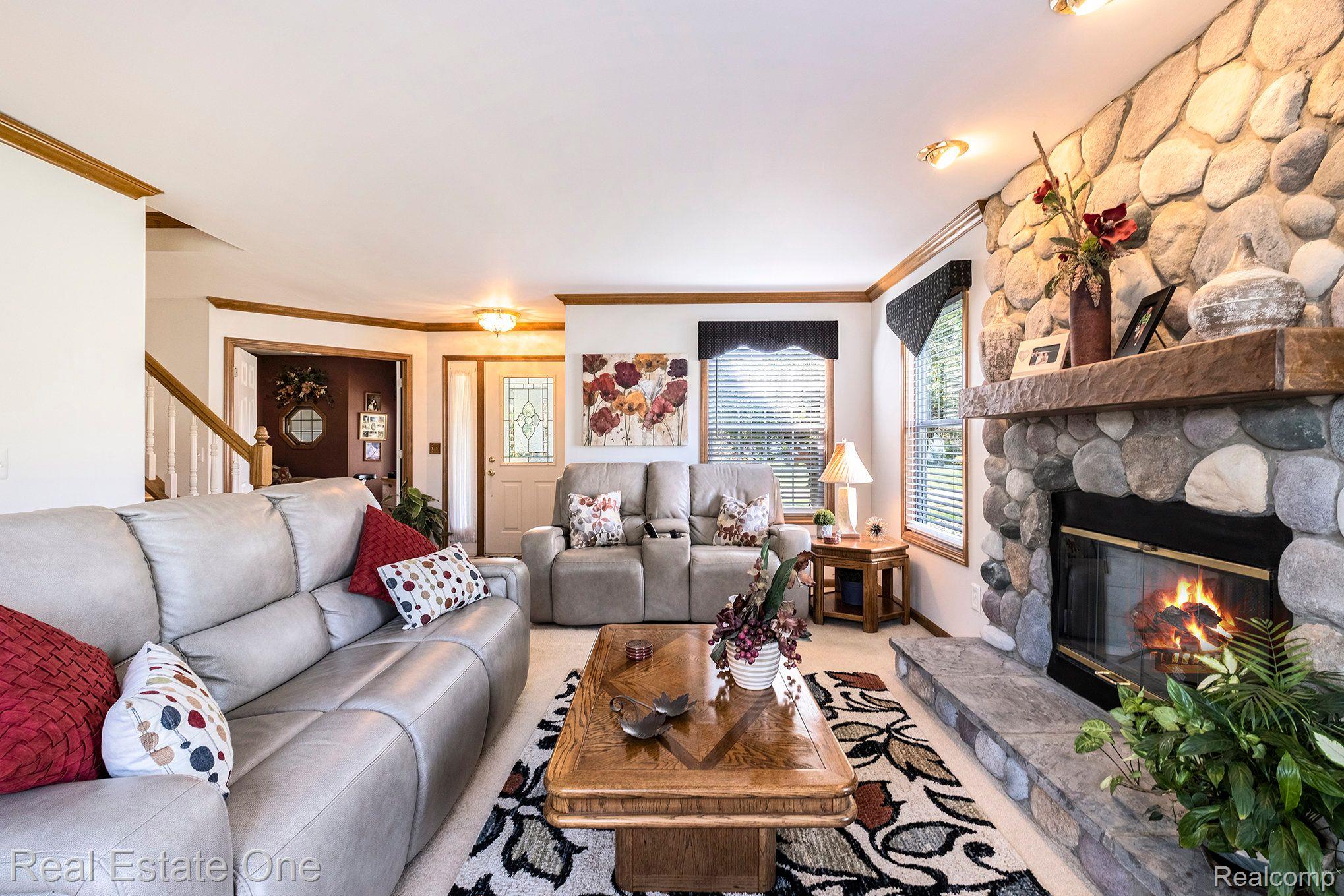 4155 HICKORY HLS