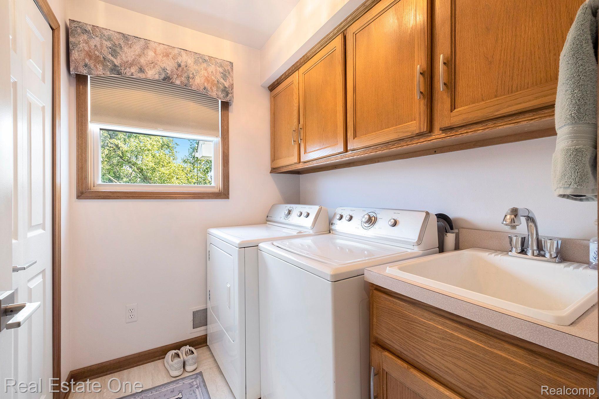 4155 HICKORY HLS