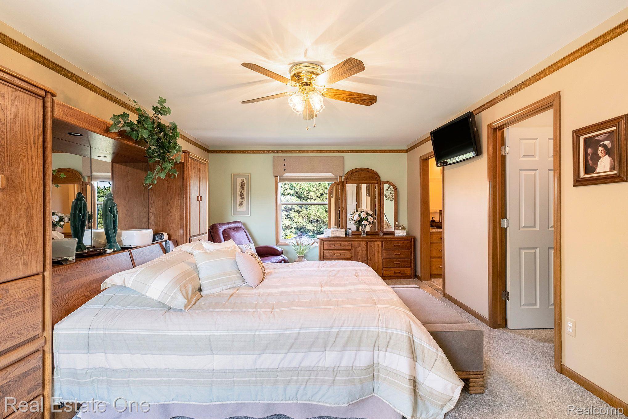 4155 HICKORY HLS