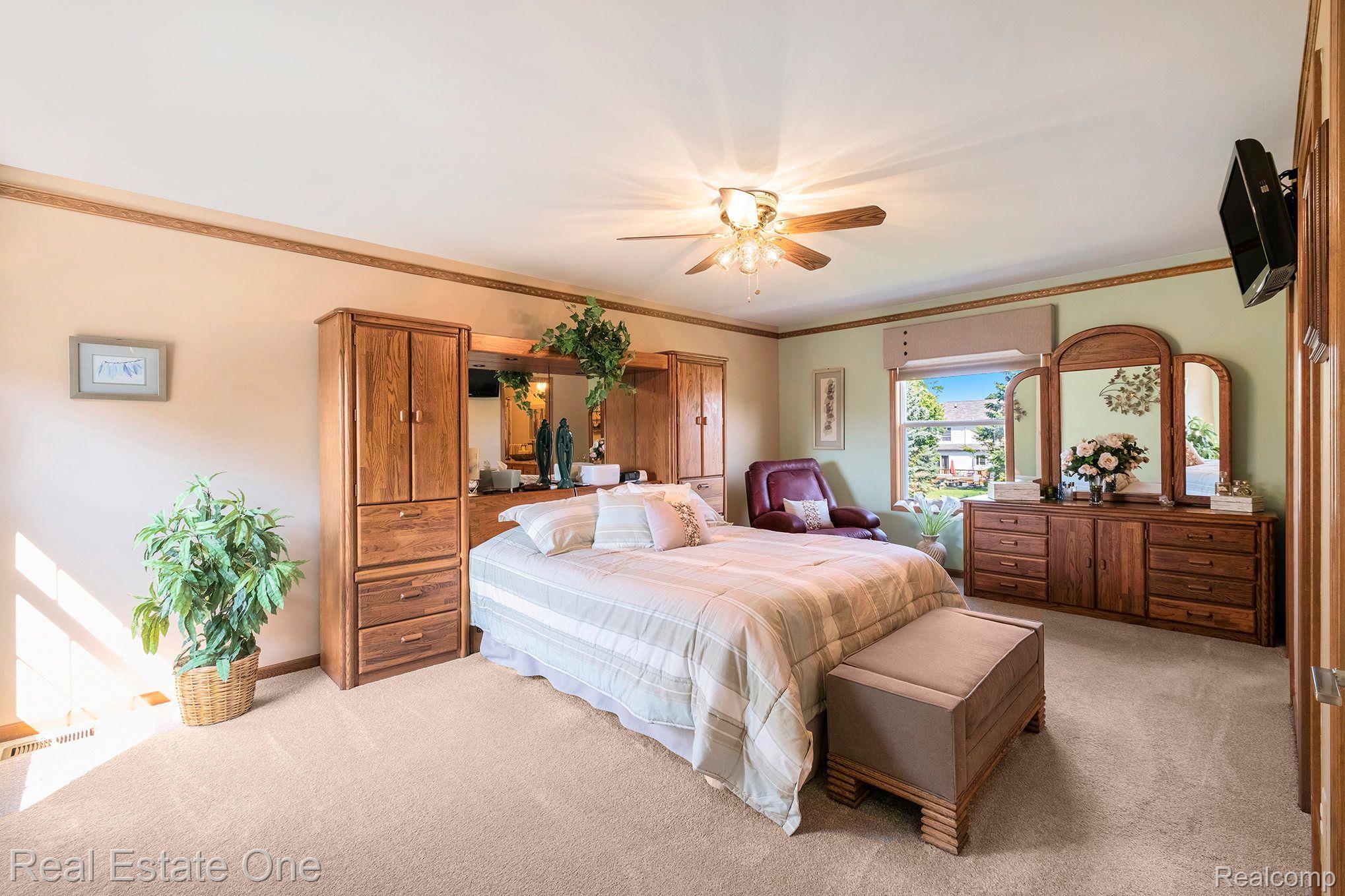 4155 HICKORY HLS