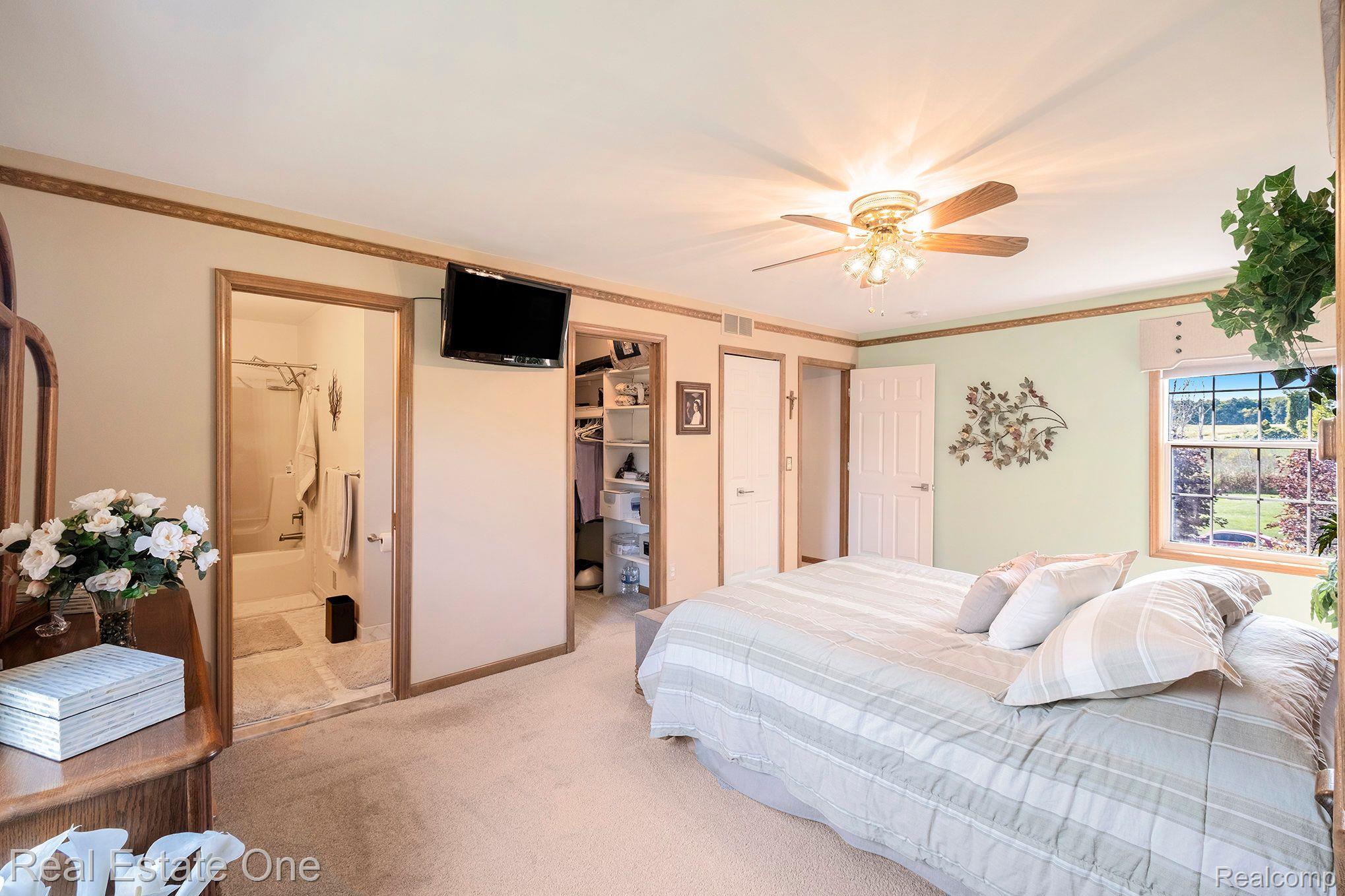 4155 HICKORY HLS