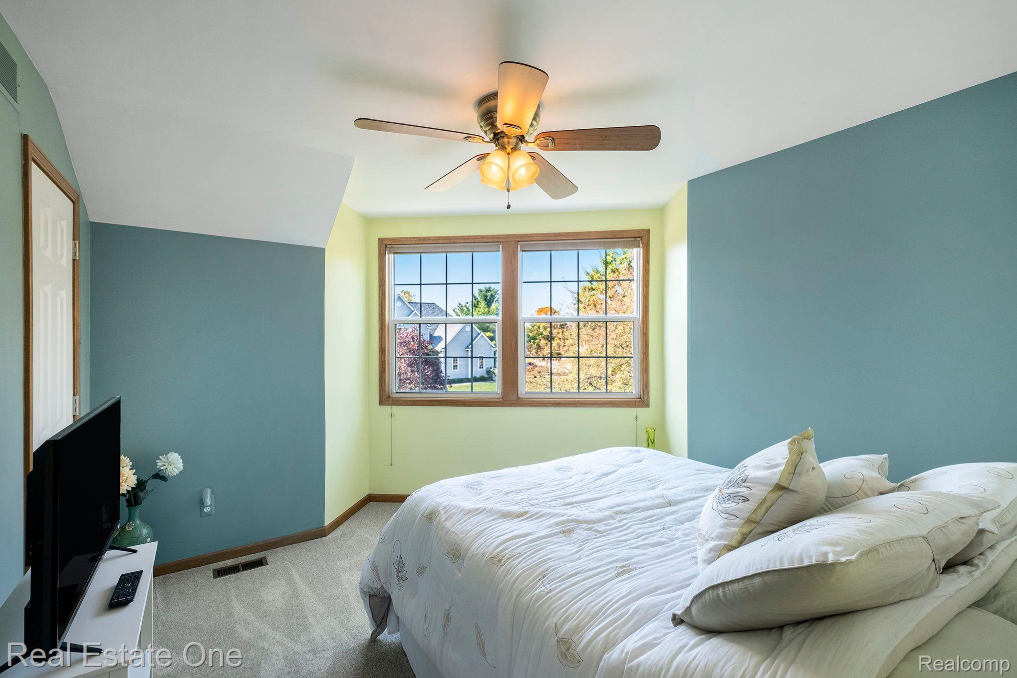 4155 HICKORY HLS